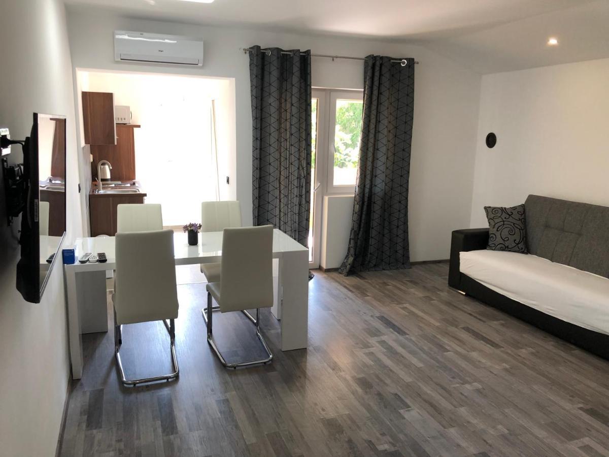 Apartmani Bm Biograd Na Moru Exterior foto